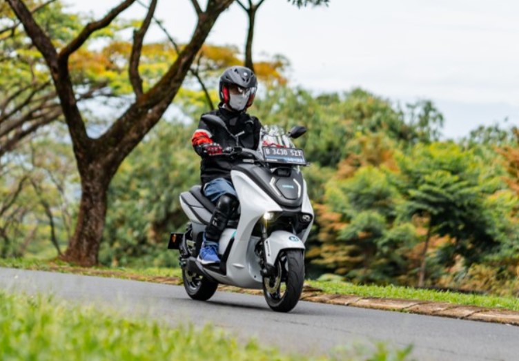 4.000 Orang Telah Mencicipi Motor Listrik Yamaha E01 di Indonesia