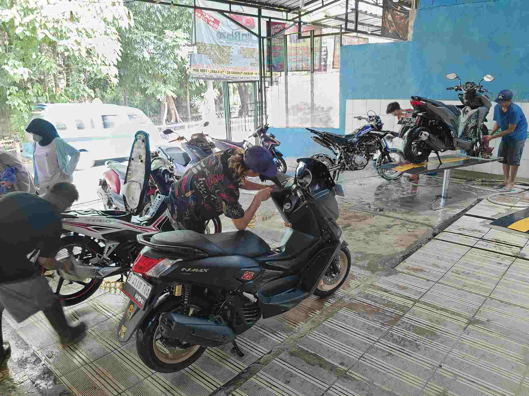 Kebiasaan Malas Cuci Motor saat Hujan, Ini Dampak yang Harus Kamu Tahu
