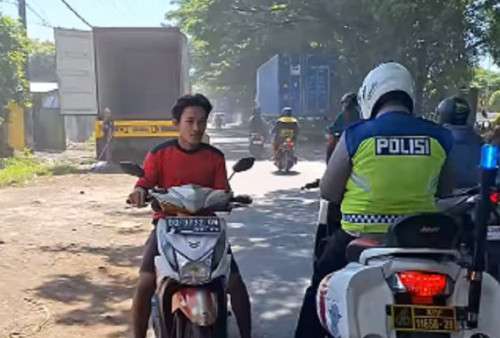 Viral Video Polisi Tegur Pengendara Motor yang Nekat Lawan Arah: 'Mau Sampai Kapan Melanggar?'