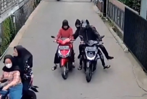 VIRAL! Detik-detik Aksi Jambret Motor Terekam Kamera CCTV di Bandung